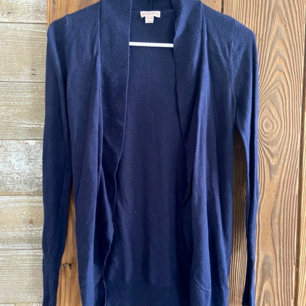 Cardigans (5) - Picture 2 of 5